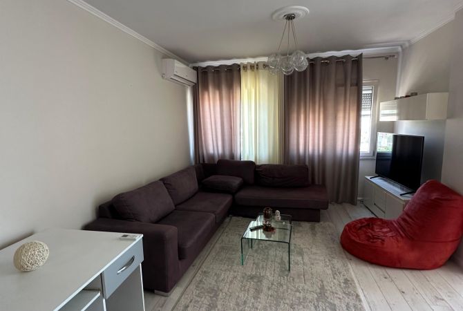 Shtepi me qera 2+1 ne Tirane - 450 Euro