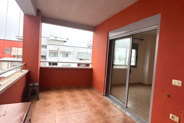 Shtepi me qera Apartament ne Tirane, 1+1, Mobilimi Bosh, pa mobiluar, Pagesa 35,000  Leke.
