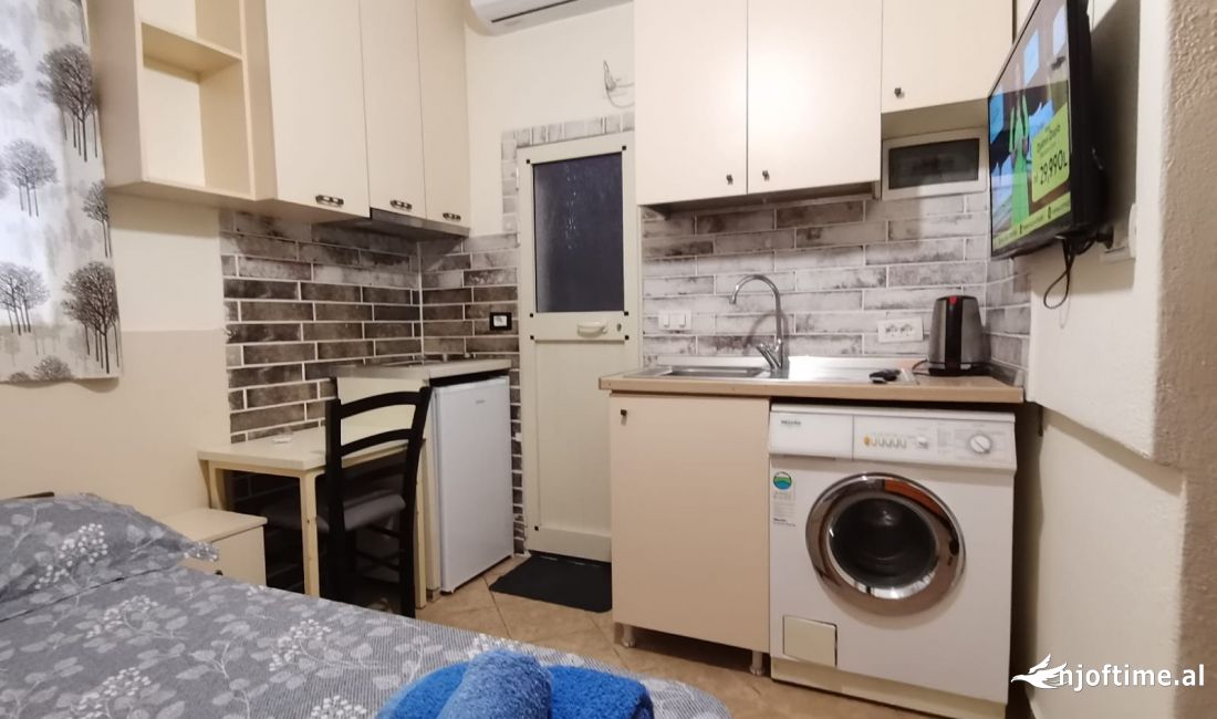 Shtepi me qera Apartament ne Tirane, Garsoniere, Mobilimi E mobiluar, Pagesa 300  Euro.