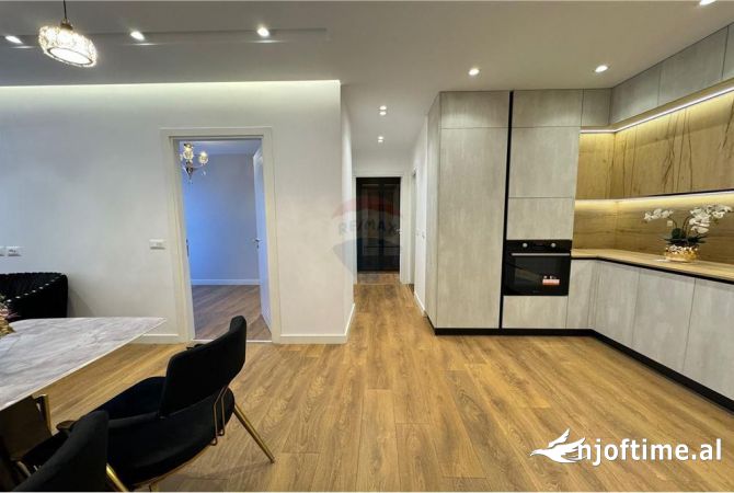 Shtepi ne shitje Apartament ne Tirane, 2+1, Mobilimi E mobiluar, Pagesa 225,000  Euro.