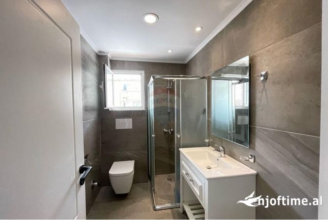 Shtepi ne shitje Apartament ne Tirane, 2+1, Mobilimi Pjeserisht e mobiluar, Pagesa 148,000  Euro.