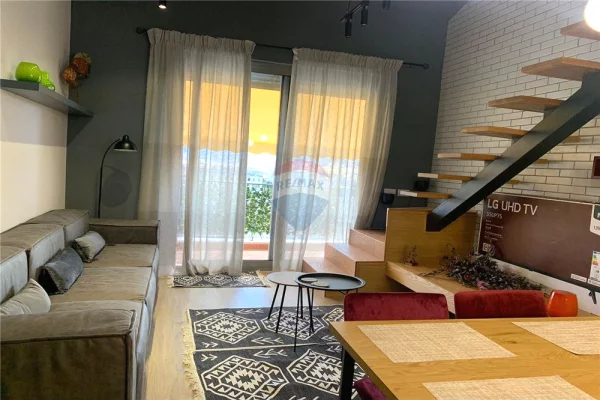 Shtepi me qera Duplex(shtepi me 2 kate) ne Tirane, 1+1, Mobilimi E mobiluar, Pagesa 900  Euro.