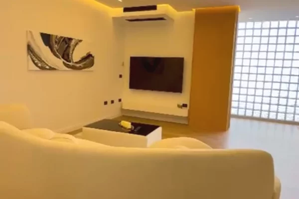 Shtepi me qera Apartament ne Tirane, 2+1, Mobilimi E mobiluar, Pagesa 1,500  Euro.