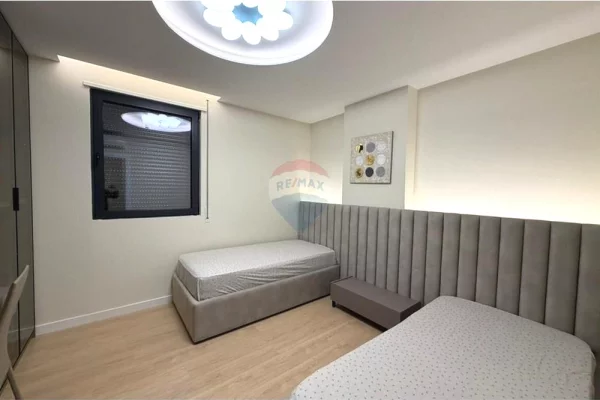 Shtepi me qera Apartament ne Tirane, 3+1, Mobilimi E mobiluar, Pagesa 1,800  Euro.