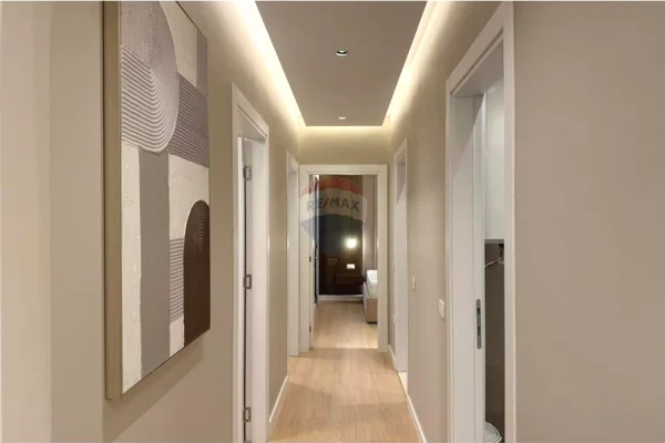 Shtepi me qera 3+1 ne Tirane - 1,800 Euro