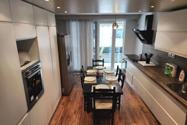 Shtepi me qera 2+1 ne Tirane - 1,000 Euro