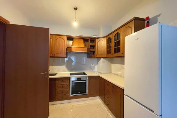 Shtepi me qera 2+1 ne Tirane - 650 Euro