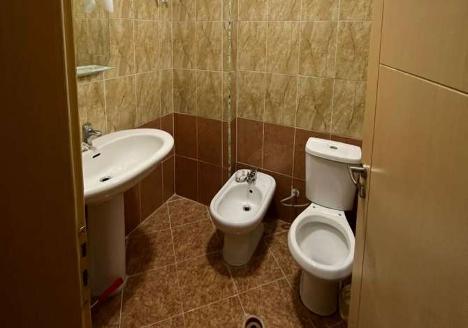 Shtepi me qera Apartament ne Tirane, 3+1, Mobilimi E mobiluar, Pagesa 37,000  Leke.