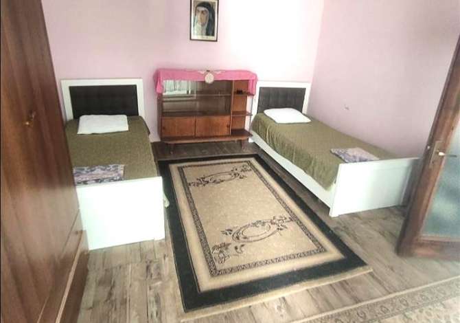 Shtepi me qera Apartament ne Tirane, 2+1, Mobilimi E mobiluar, Pagesa 400  Euro.