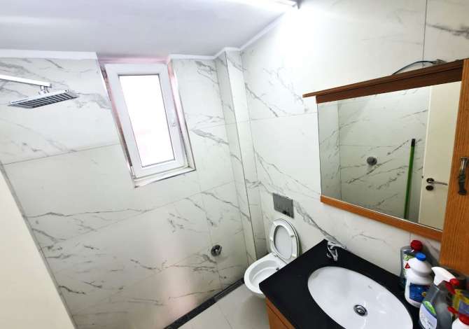 Shtepi me qera Apartament ne Tirane, 2+1, Mobilimi E mobiluar, Pagesa 50,000  Leke.