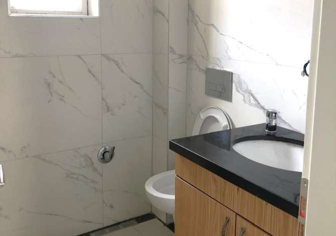 Shtepi me qera Apartament ne Tirane, 2+1, Mobilimi E mobiluar, Pagesa 50,000  Leke.