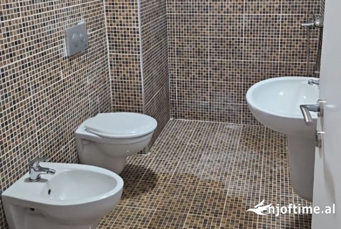 Shtepi me qera Apartament ne Tirane, 1+1, Mobilimi Pjeserisht e mobiluar, Pagesa 350  Euro.