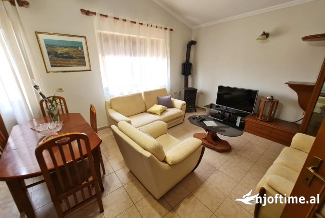 Shtepi me qera 2+1 ne Tirane - 550 Euro