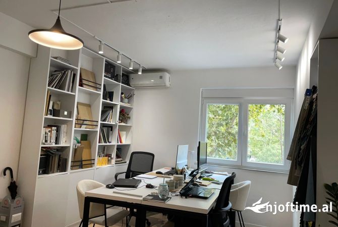 Ambient biznesi me qera 3+1 ne Tirane - 32,000 Leke