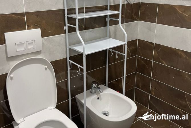 Shtepi me qera Apartament ne Tirane, 1+1, Mobilimi E mobiluar, Pagesa 650  Euro.