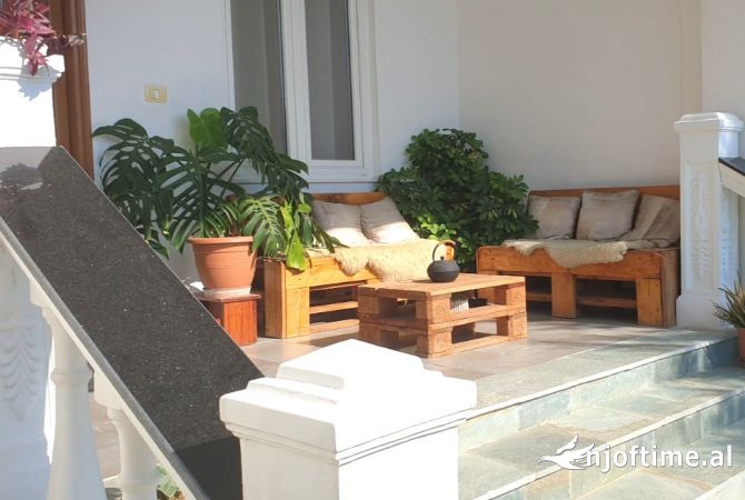 Shtepi me qera Apartament ne Tirane, 4+1, Mobilimi E mobiluar, Pagesa 500  Euro.