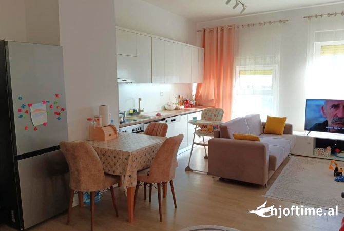 Shtepi me qera 2+1 ne Tirane - 46,000 Leke