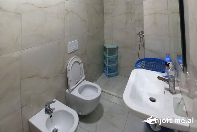 Shtepi me qera Apartament ne Tirane, 2+1, Mobilimi E mobiluar, Pagesa 46,000  Leke.