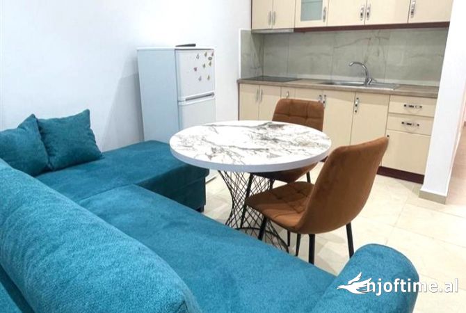 Shtepi me qera 1+1 ne Tirane - 40,000 Leke