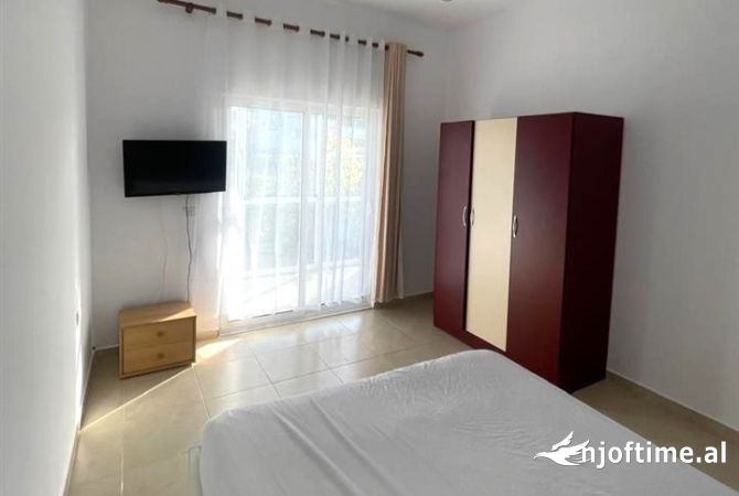 Shtepi me qera Apartament ne Tirane, 1+1, Mobilimi E mobiluar, Pagesa 40,000  Leke.