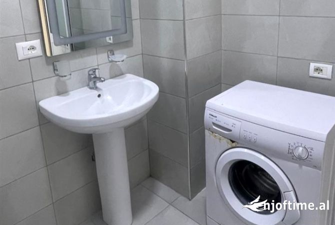 Shtepi me qera Apartament ne Tirane, 1+1, Mobilimi E mobiluar, Pagesa 40,000  Leke.