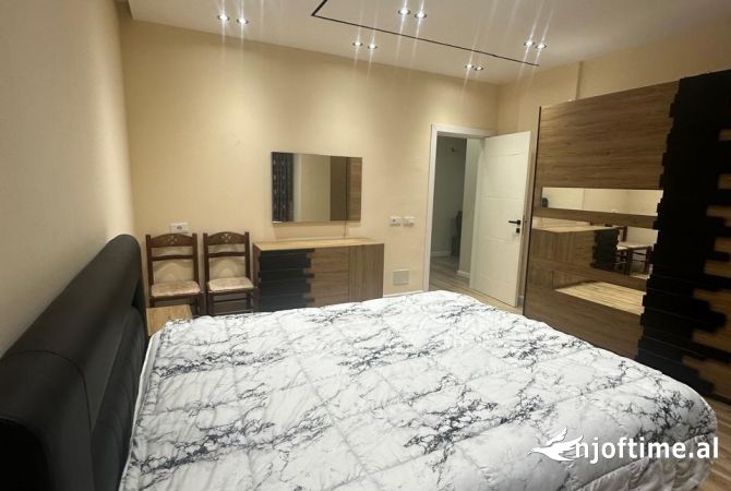Shtepi me qera Apartament ne Tirane, 2+1, Mobilimi E mobiluar, Pagesa 600  Euro.
