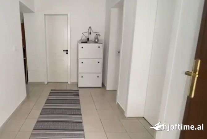 Shtepi me qera Apartament ne Tirane, 2+1, Mobilimi E mobiluar, Pagesa 599  Euro.