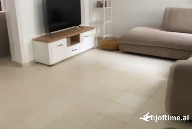 Shtepi me qera Apartament ne Tirane, 2+1, Mobilimi E mobiluar, Pagesa 599  Euro.