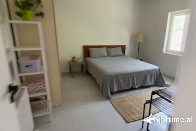 Shtepi me qera Apartament ne Tirane, 2+1, Mobilimi E mobiluar, Pagesa 599  Euro.