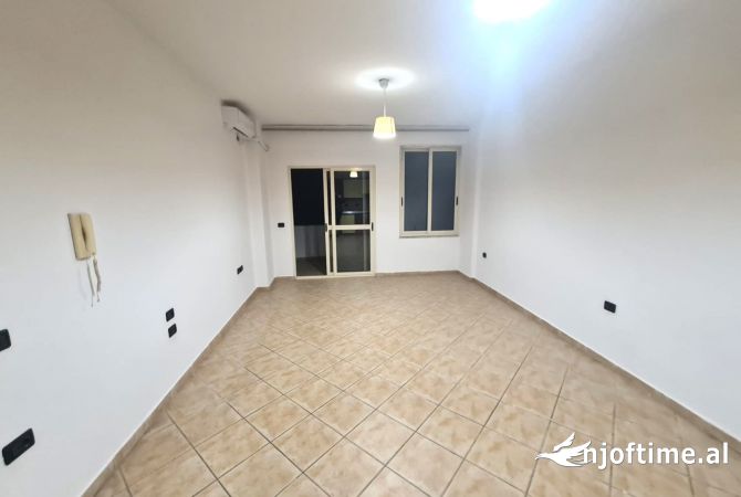 Shtepi me qera 1+1 ne Tirane - 40,000 Leke