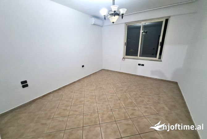Shtepi me qera Apartament ne Tirane, 1+1, Mobilimi Bosh, pa mobiluar, Pagesa 40,000  Leke.