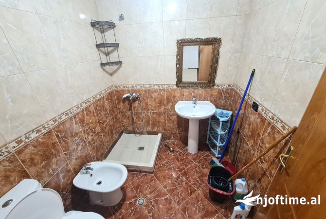 Shtepi me qera Apartament ne Tirane, 1+1, Mobilimi Bosh, pa mobiluar, Pagesa 40,000  Leke.