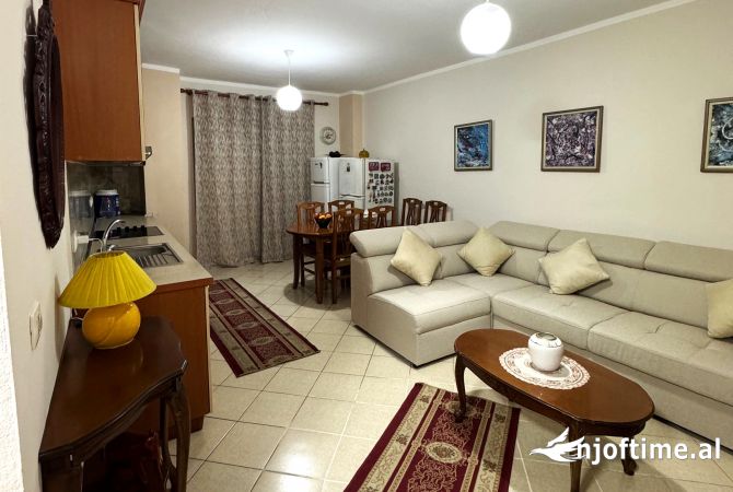 Shtepi me qera 2+1 ne Tirane - 65,000 Leke