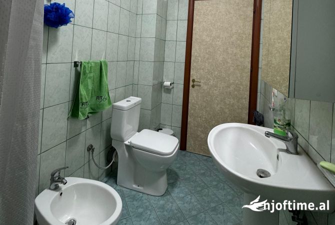 Shtepi me qera Apartament ne Tirane, 2+1, Mobilimi E mobiluar, Pagesa 65,000  Leke.