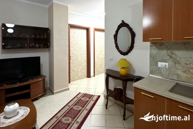 Shtepi me qera Apartament ne Tirane, 2+1, Mobilimi E mobiluar, Pagesa 65,000  Leke.