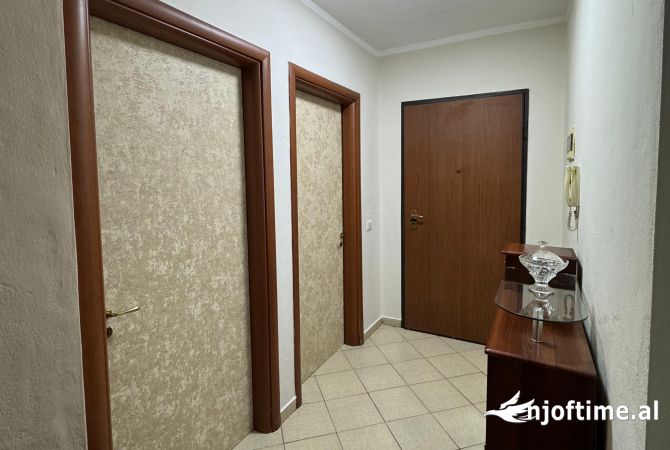 Shtepi me qera Apartament ne Tirane, 2+1, Mobilimi E mobiluar, Pagesa 65,000  Leke.