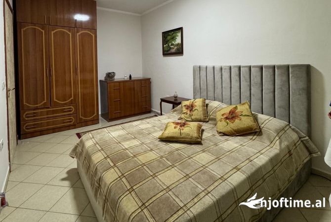 Shtepi me qera Apartament ne Tirane, 2+1, Mobilimi E mobiluar, Pagesa 65,000  Leke.