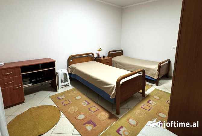 Shtepi me qera Apartament ne Tirane, 2+1, Mobilimi E mobiluar, Pagesa 65,000  Leke.