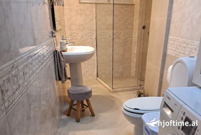 Shtepi me qera Apartament ne Tirane, 1+1, Mobilimi E mobiluar, Pagesa 55,000  Leke.