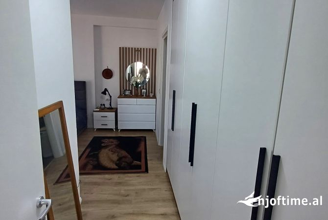 Shtepi ne shitje Apartament ne Tirane, 2+1, Mobilimi E mobiluar, Pagesa 146,000  Euro.