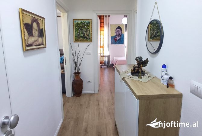 Shtepi ne shitje Apartament ne Tirane, 2+1, Mobilimi E mobiluar, Pagesa 146,000  Euro.