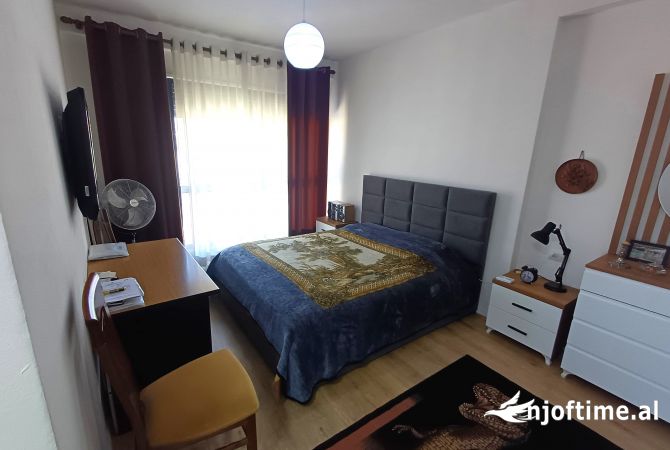Shtepi ne shitje Apartament ne Tirane, 2+1, Mobilimi E mobiluar, Pagesa 146,000  Euro.