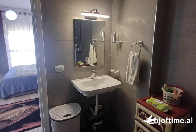 Shtepi ne shitje Apartament ne Tirane, 2+1, Mobilimi E mobiluar, Pagesa 146,000  Euro.