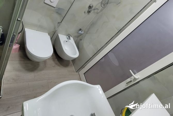 Shtepi me qera Apartament ne Tirane, 2+1, Mobilimi E mobiluar, Pagesa 500  Euro.