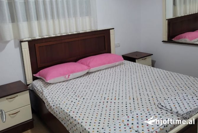 Shtepi me qera Apartament ne Tirane, 2+1, Mobilimi E mobiluar, Pagesa 500  Euro.