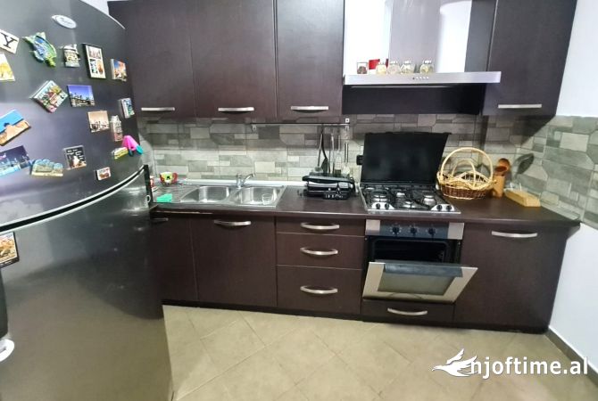 Shtepi me qera Apartament ne Tirane, 2+1, Mobilimi E mobiluar, Pagesa 45,000  Leke.