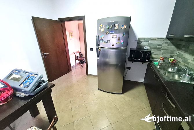 Shtepi me qera Apartament ne Tirane, 2+1, Mobilimi E mobiluar, Pagesa 45,000  Leke.