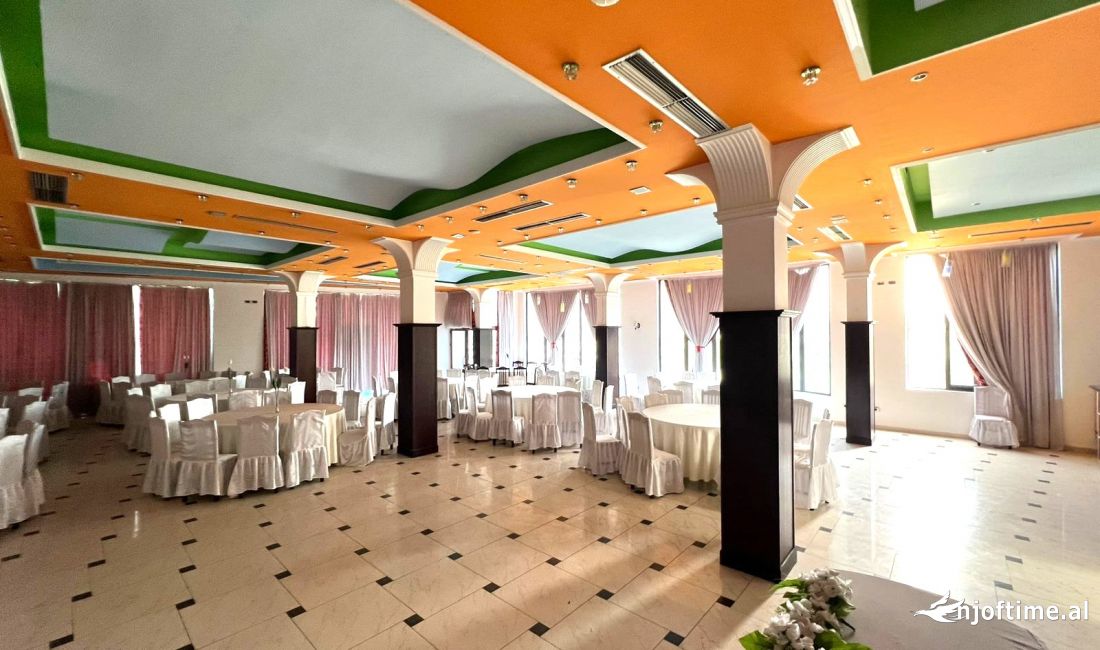 🏛️ Ambient open space me Qera ne Autostrade prane mbikalimit te Rinasit