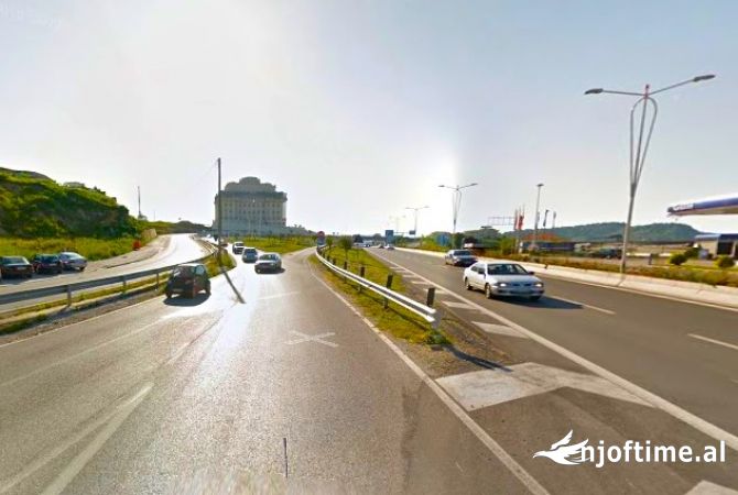 Ambient biznesi me qera 3+1 ne Tirane - 1,000 Euro