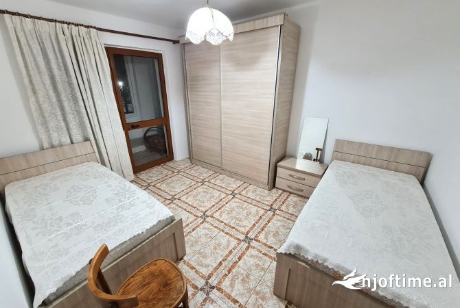 Shtepi me qera Apartament ne Tirane, 3+1, Mobilimi E mobiluar, Pagesa 60,000  Leke.
